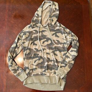 Women’s American Eagle Outfitters Jegging Fit Camo Hoodie Jacket